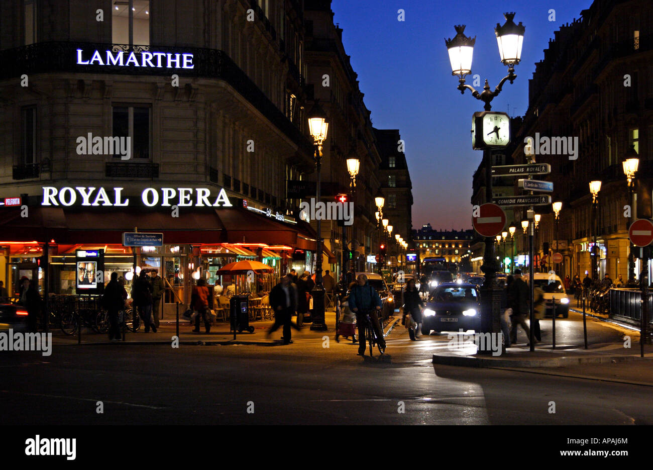 Panneau de signalisation bleu paris Banque de photographies et d’images ...