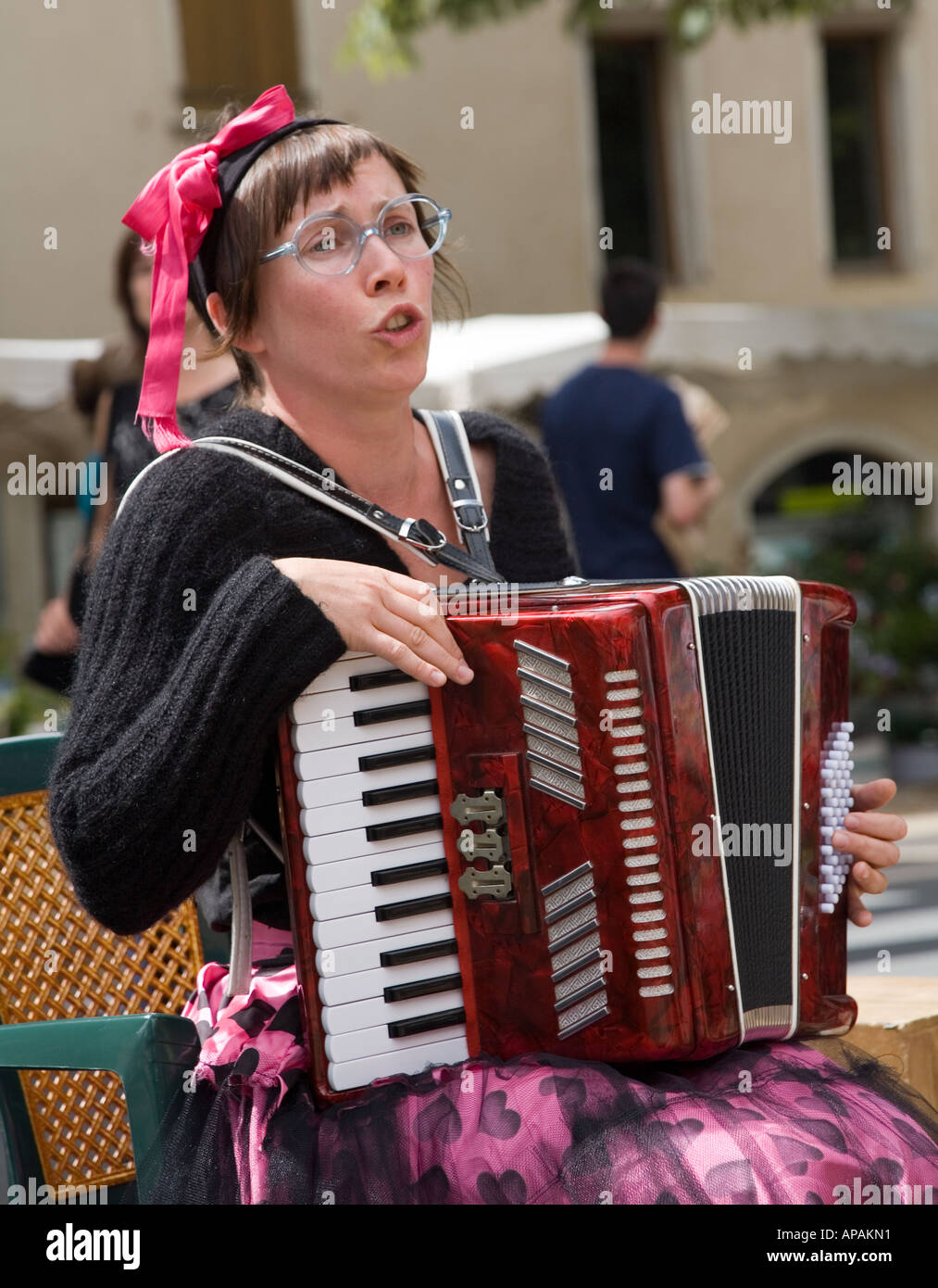 Des musiciens de rue Femme Saint Antonin Accordéoniste Toulouse France  Photo Stock - Alamy