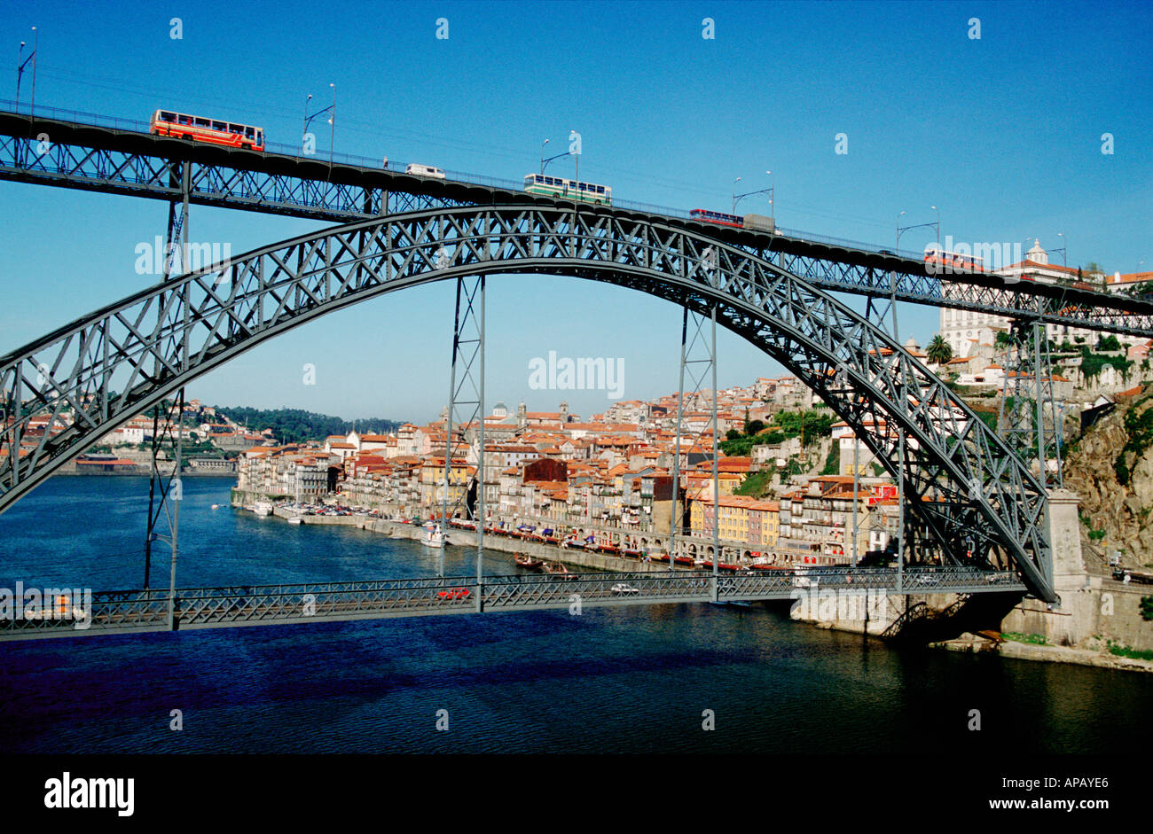 Dom Luis I Pont sur le fleuve Douro Porto Portugal Banque D'Images
