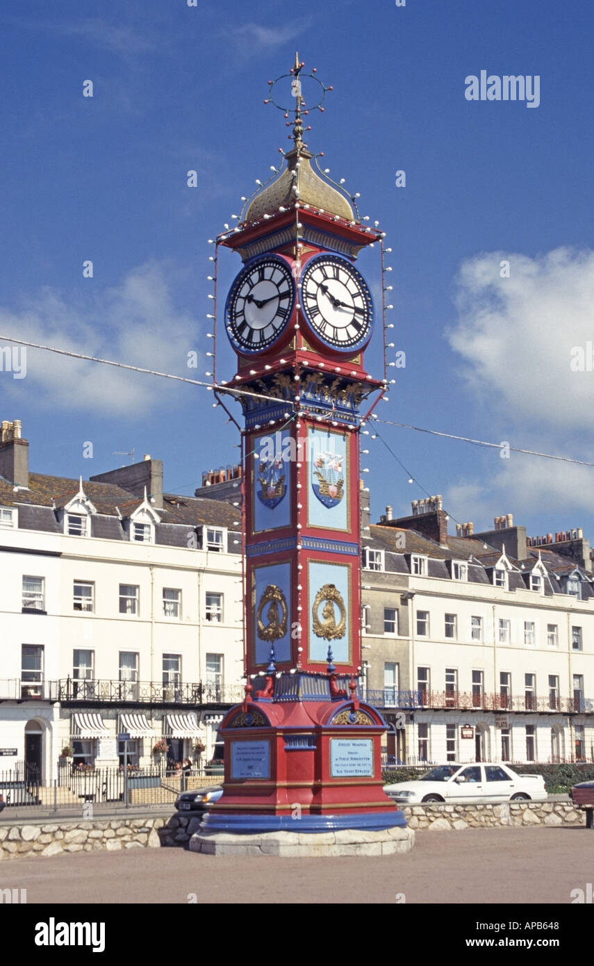 Tour de l'horloge colorée Weymouth sur la promenade de front bâti à l'occasion du jubilé de la reine Victoria hébergement en bord de mer Banque D'Images