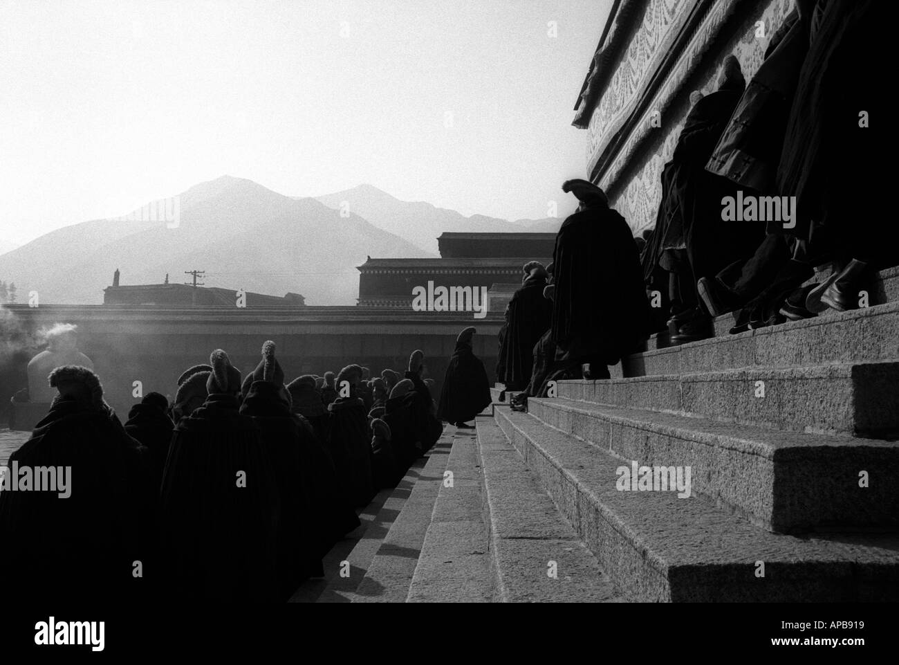 Moines tibétains de la secte du chapeau jaune au monastère de Labrang, Xiahe, province du Gansu, République populaire de Chine Banque D'Images