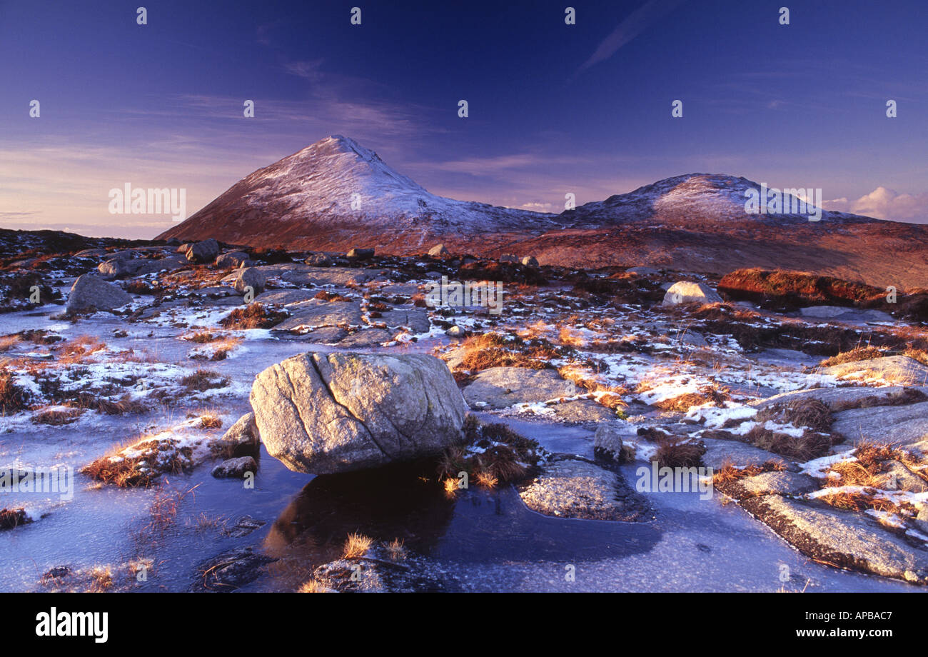 Errigal et le Renoso montagne en hiver Co Donegal Irlande Banque D'Images