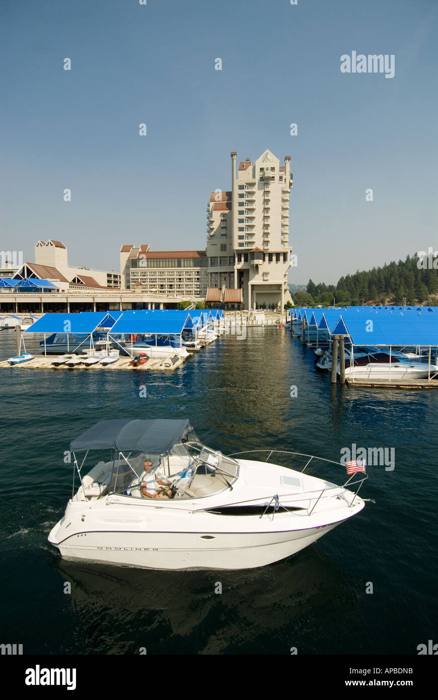 IDAHO COEUR D ALENE BATEAU DE VITESSE ENTRANT DANS COEUR D ALENE RESORT MARINA Banque D'Images