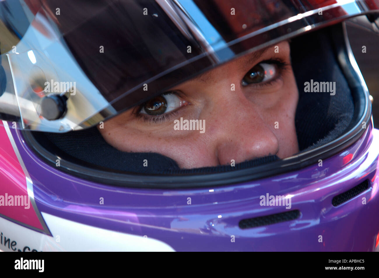 L'Atlantique Katherine Legge Toyota pilote dans le cockpit de sa voiture à Cleveland 2005 Banque D'Images