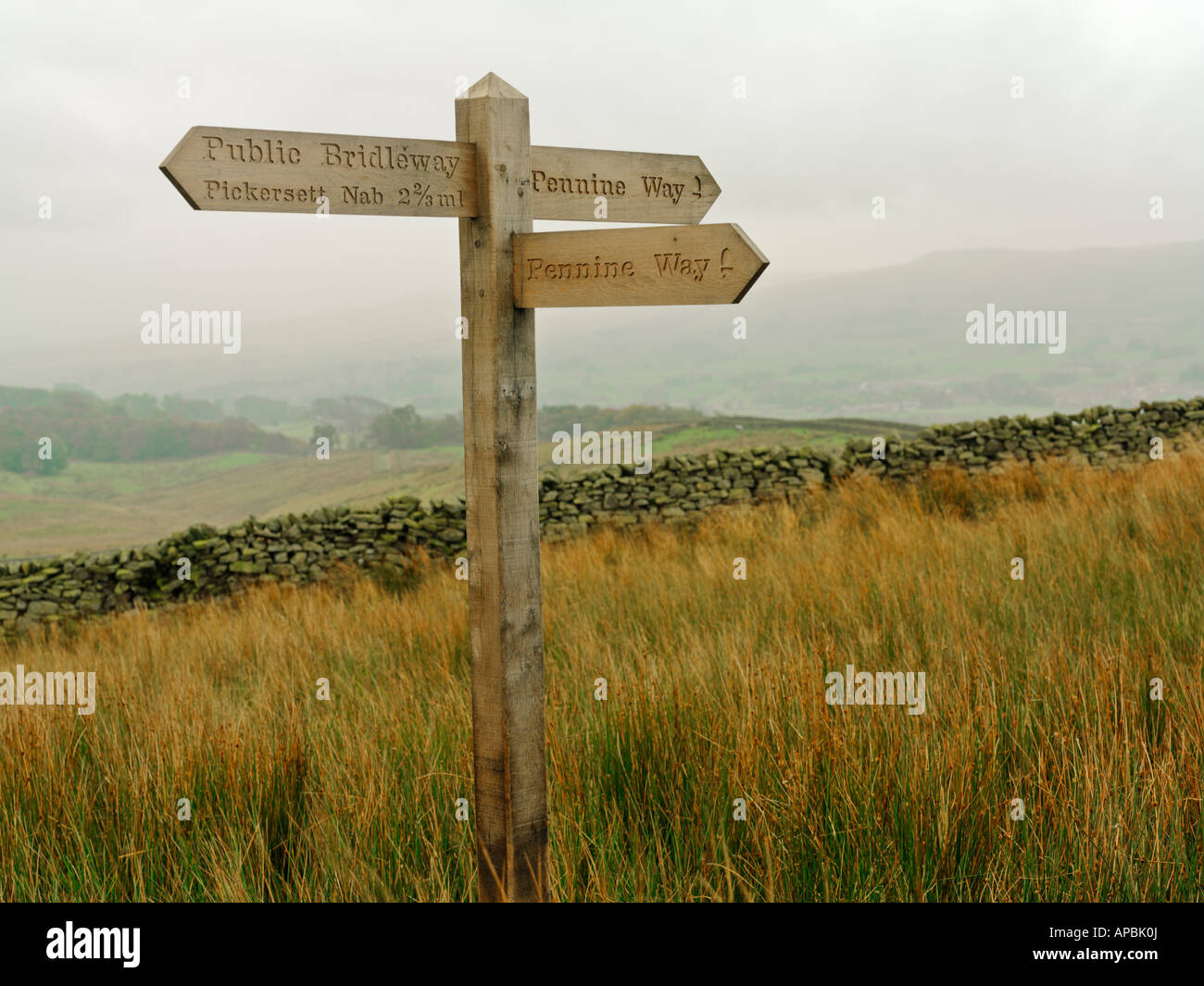 Royaume-uni Yorkshire Yorkshire Dales National Park affiches pour le Pennine Way un mile 270 chemin de randonnée Banque D'Images