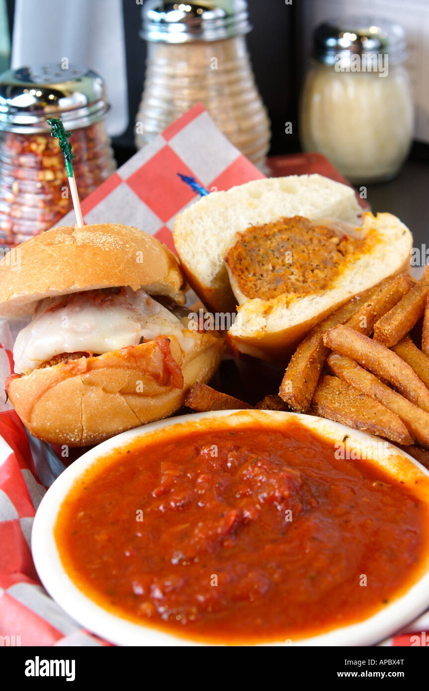 Meatball sandwich sous-marin dans une pizzeria Banque D'Images