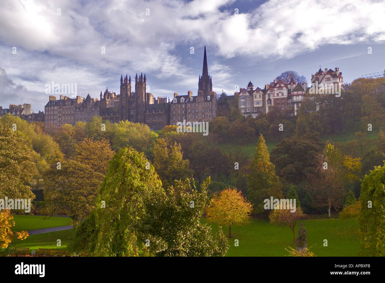 Vieille ville d'Édimbourg depuis les jardins de Princes St Banque D'Images