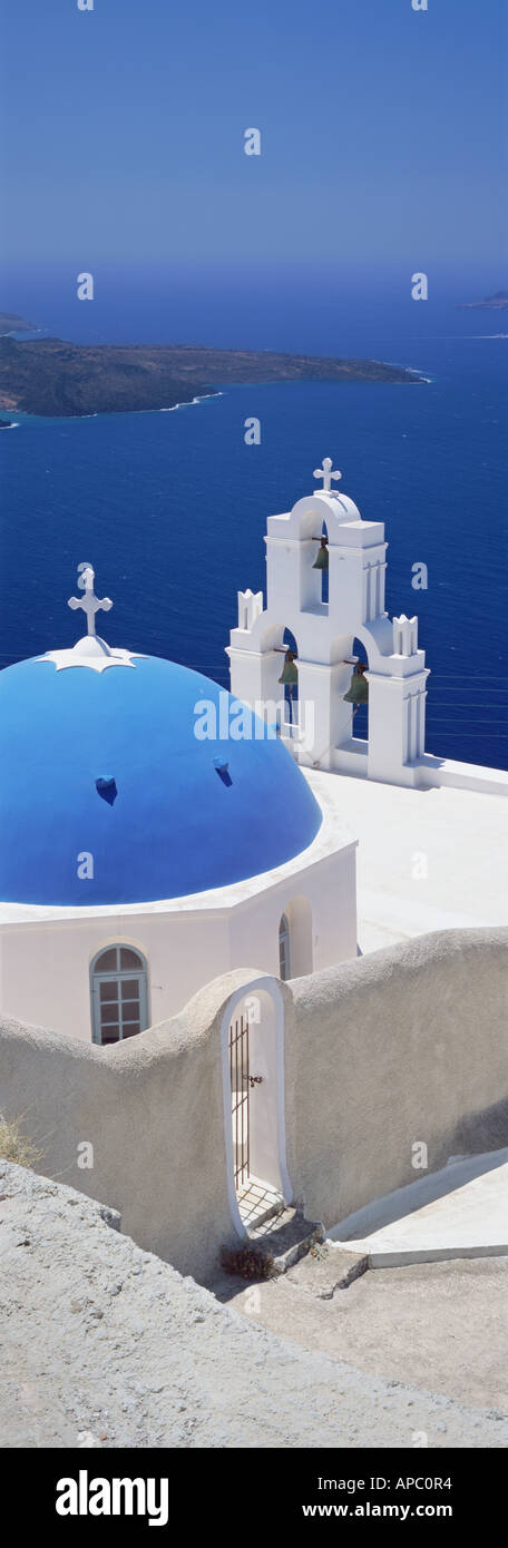 Blue-Domed Église, Santorini, Cyclades, Grèce, Thira Banque D'Images
