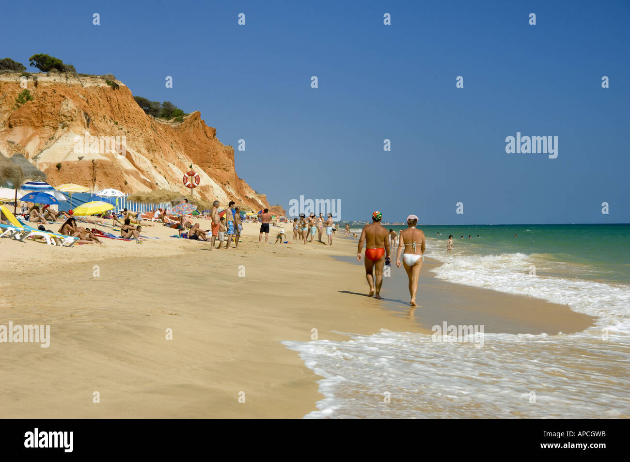 Praia da Falesia falaises et Plage, Près de Albufeira Banque D'Images