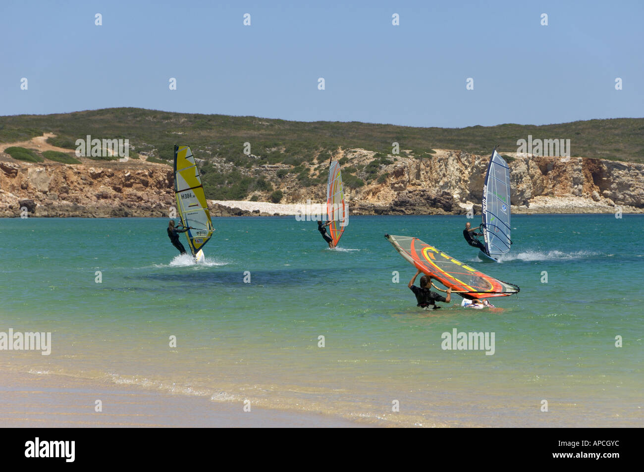 Les véliplanchistes à Martinhal Beach Algarve, Portugal Banque D'Images