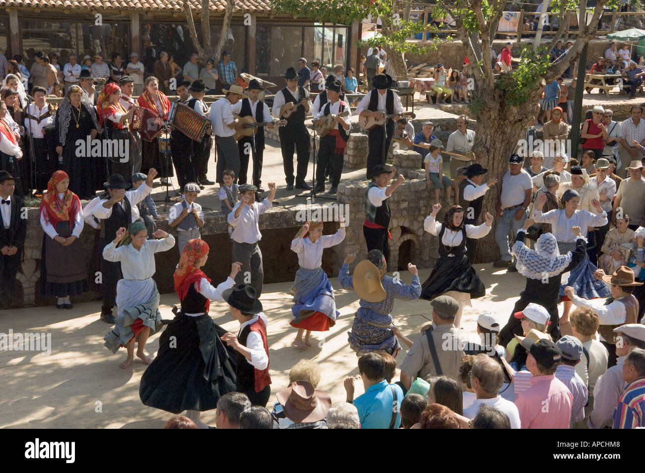 Une troupe de Guimaraes dans le Minho lors d'un festival de danse dans l'Algarve Banque D'Images