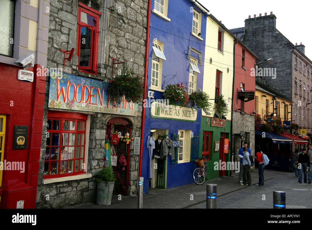 Les quais High Street Galway 1580 shop fronts Banque D'Images