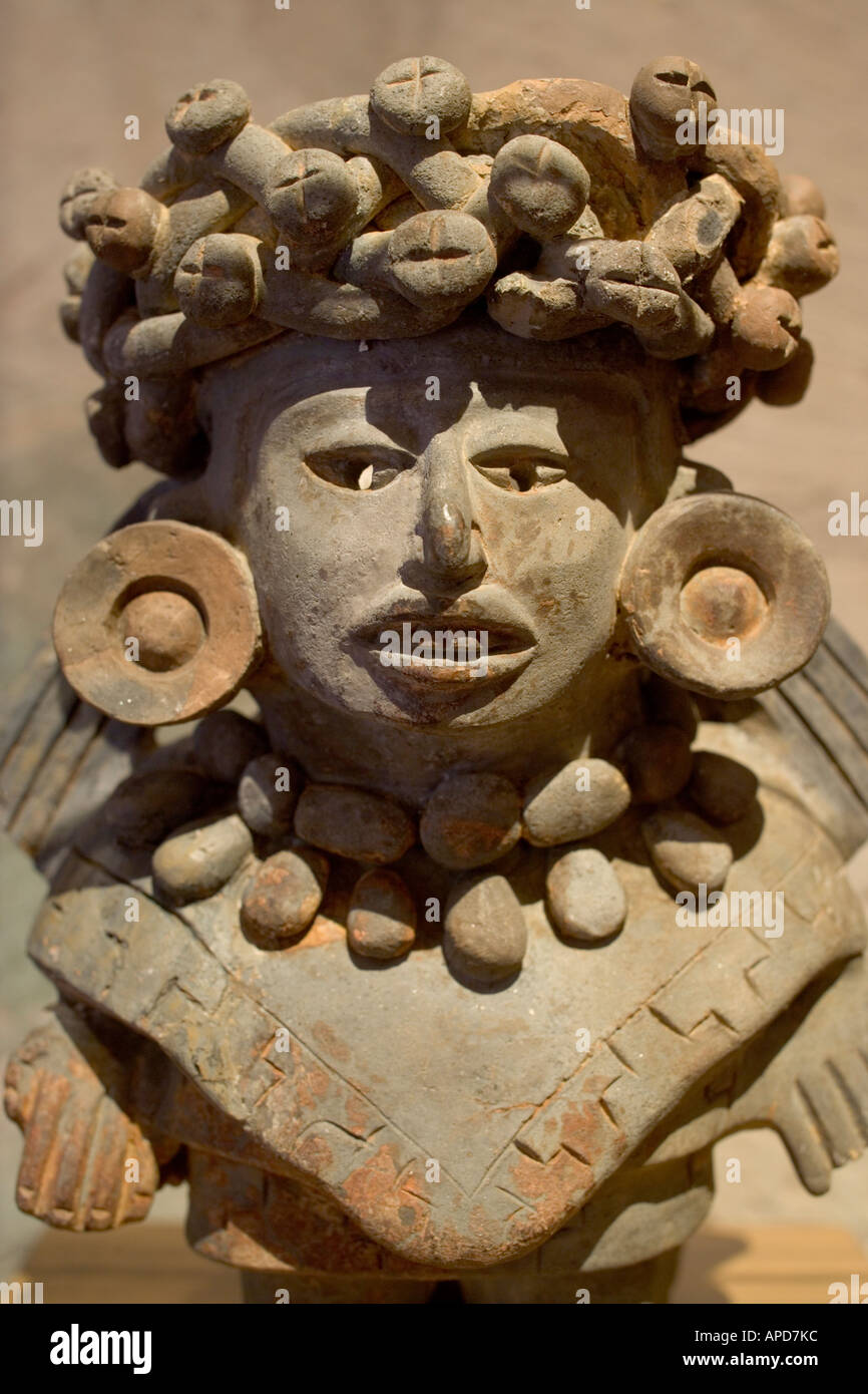 Mexique Oaxaca statue aztèque sur l'affichage à l'intérieur du Musée des Cultures de Oaxaca par la Iglesia de Santo Domingo Banque D'Images