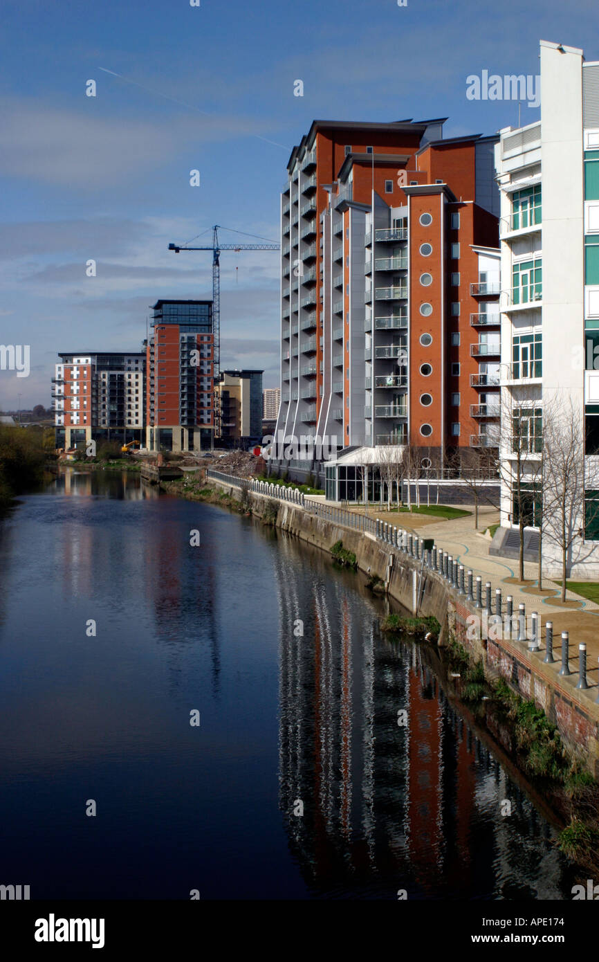 Riverside Apartments à partir de la gare de la ville Leeds Banque D'Images