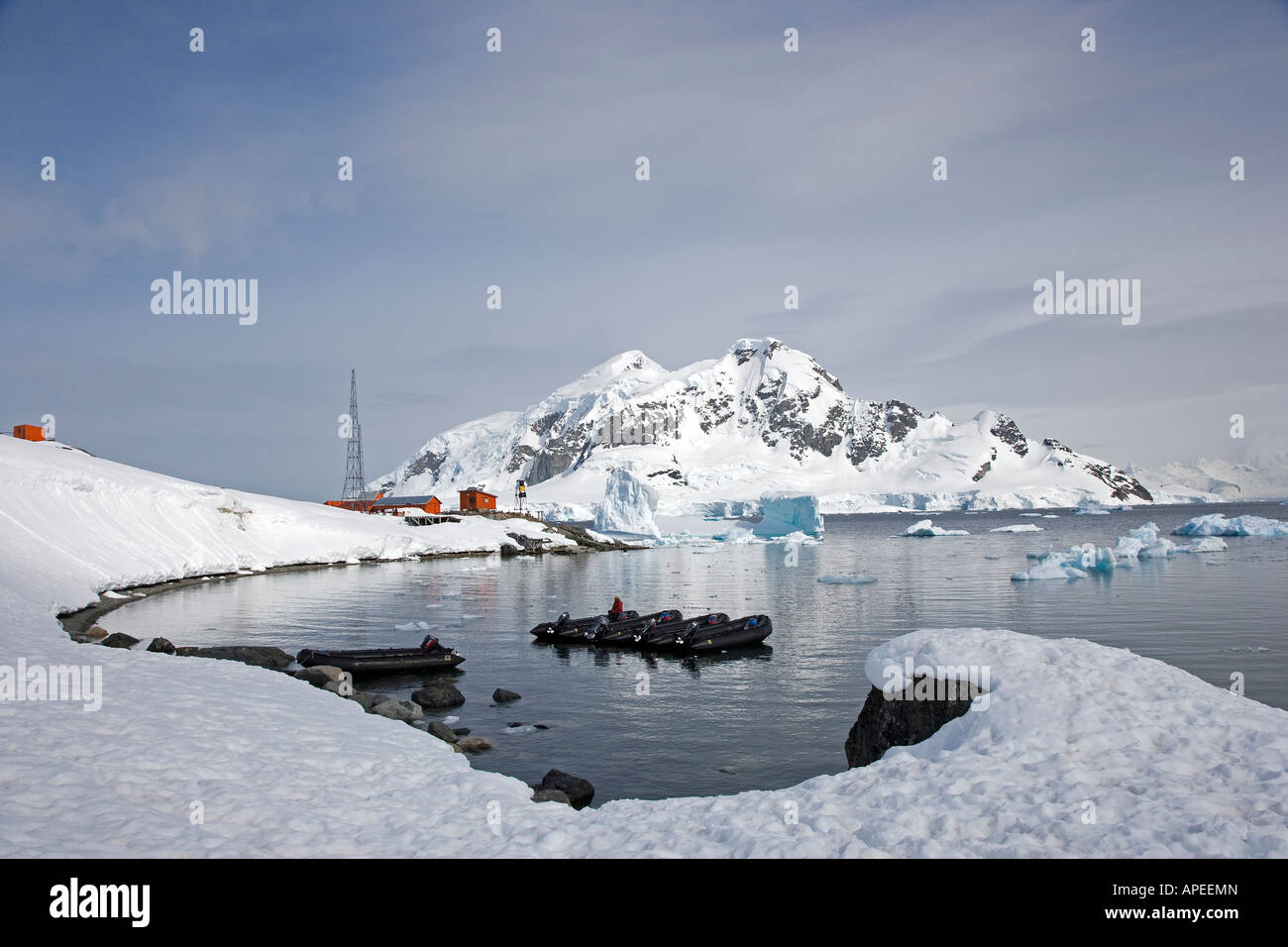 L'atterrissage à Almirante Brown une ancienne base de recherche argentin situé dans la région de Paradise Bay antarctic Banque D'Images