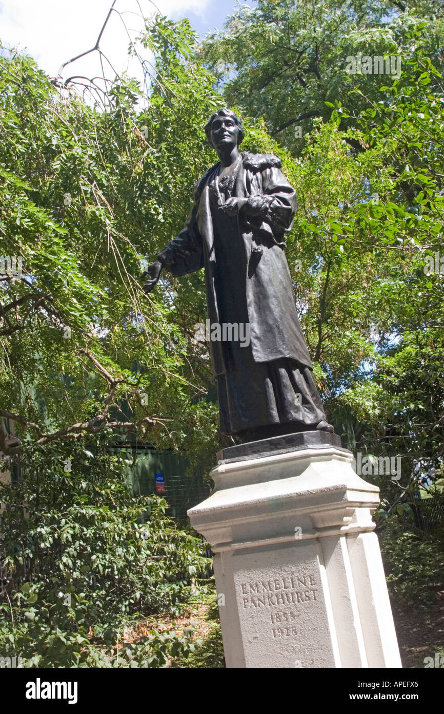 Statue d'Emmeline Pankhurst à Victoria Tower Gardens Westminster GO UK Banque D'Images