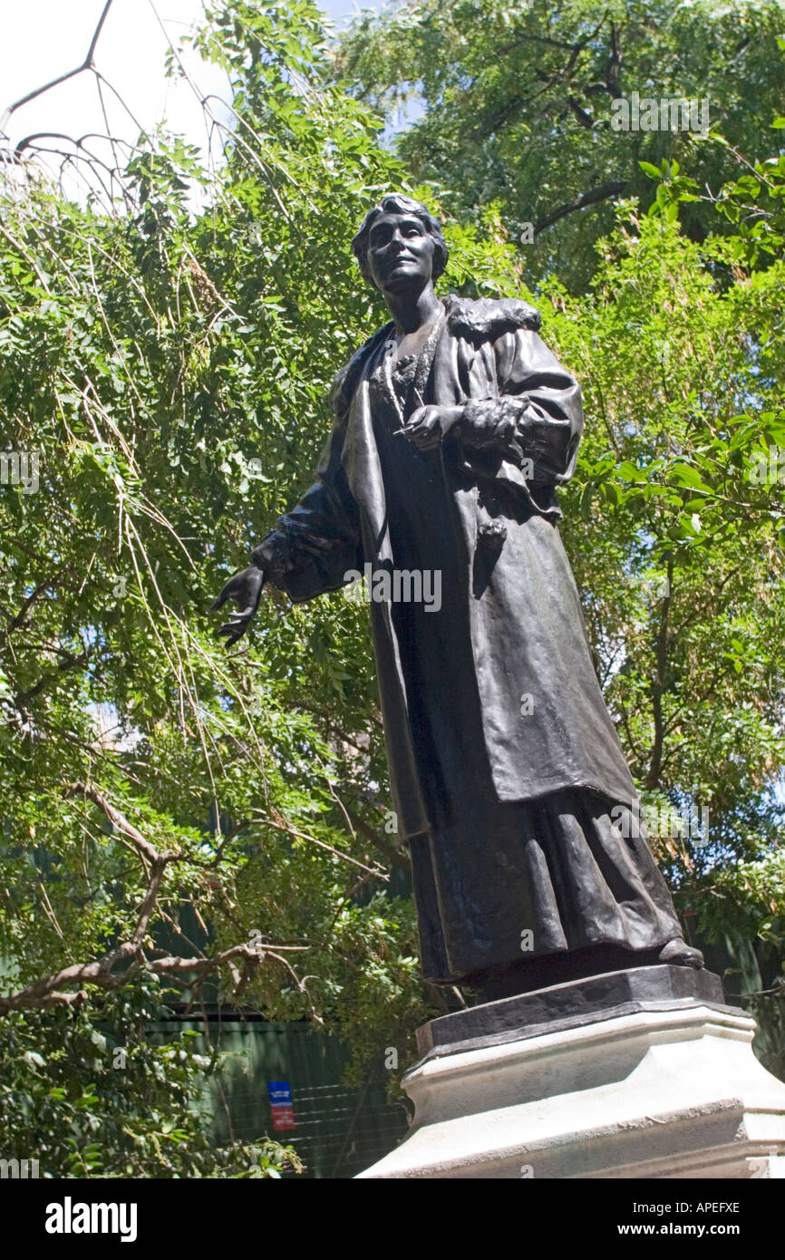 Statue d'Emmeline Pankhurst à Victoria Tower Gardens Westminster GO UK Banque D'Images