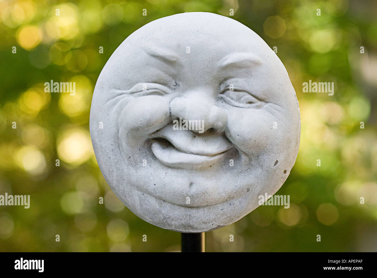 Homme lune sculpture visage rond Banque de photographies et d'images à  haute résolution - Alamy