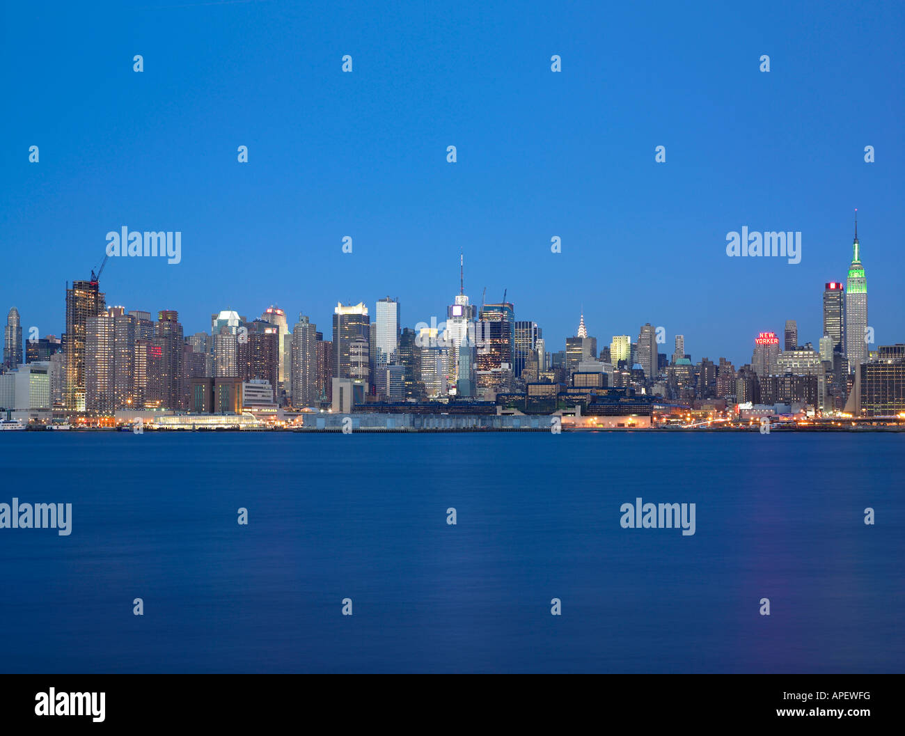 New York Skyline at Dusk Banque D'Images