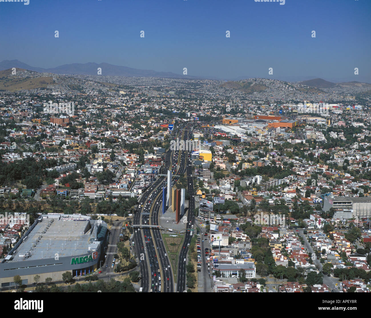 Au-dessus de l'antenne de la banlieue de Mexico City Banque D'Images
