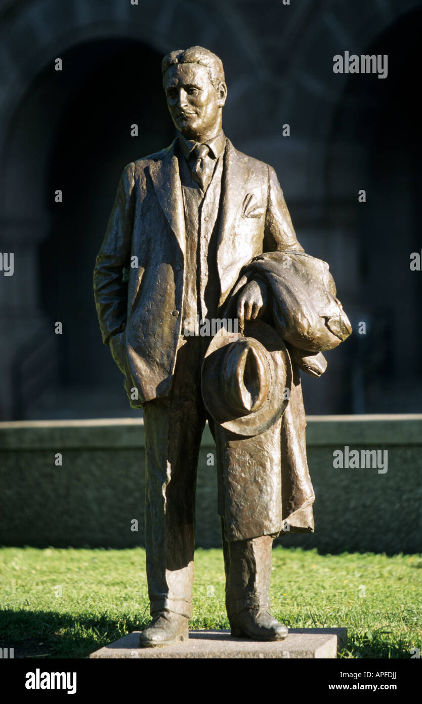 SCULPTURE EN BRONZE de F. Scott Fitzgerald PAR MICHAEL B. : À ST.Paul, Minnesota. L'été. Banque D'Images