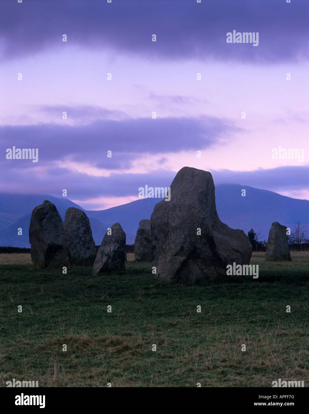 Le cercle de pierres de Castlerigg près de Keswick est une attraction touristique majeure dans la région de Lake District Banque D'Images