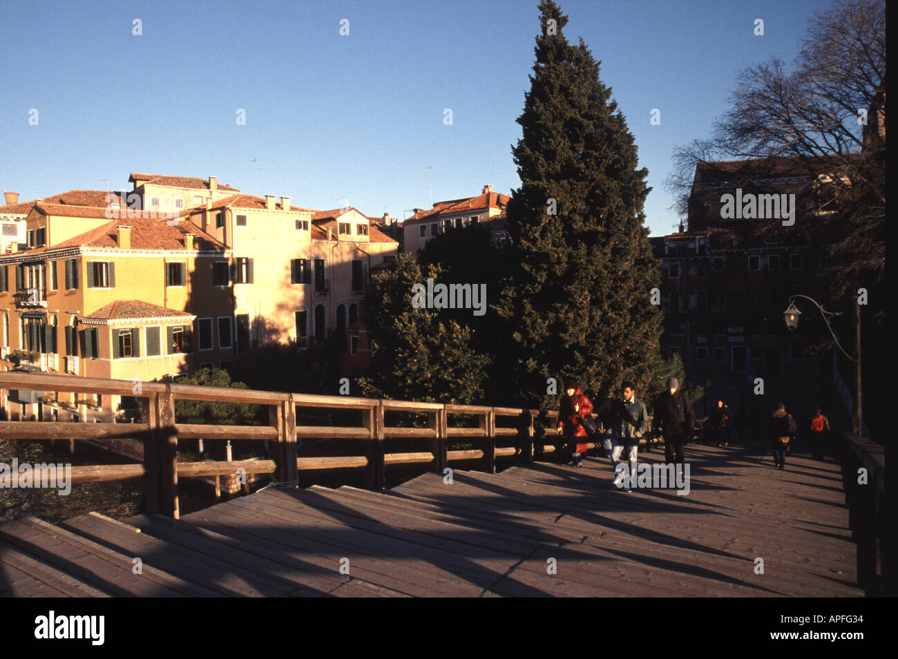 Tôt le matin de Venise sur le Ponte dell' Accademia Banque D'Images