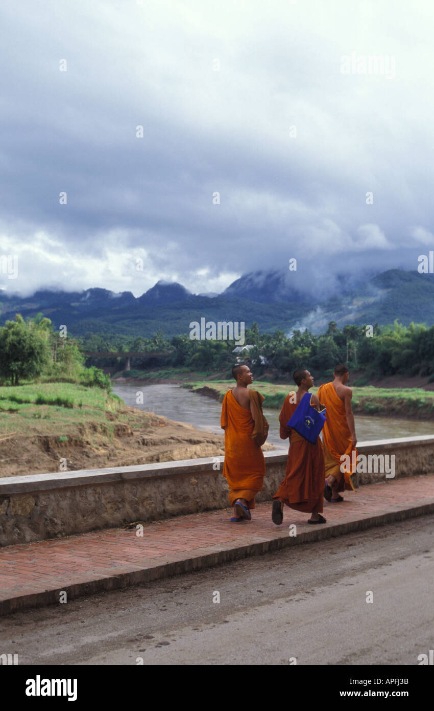 Groupe de moines, Luang Prabang, Laos Banque D'Images