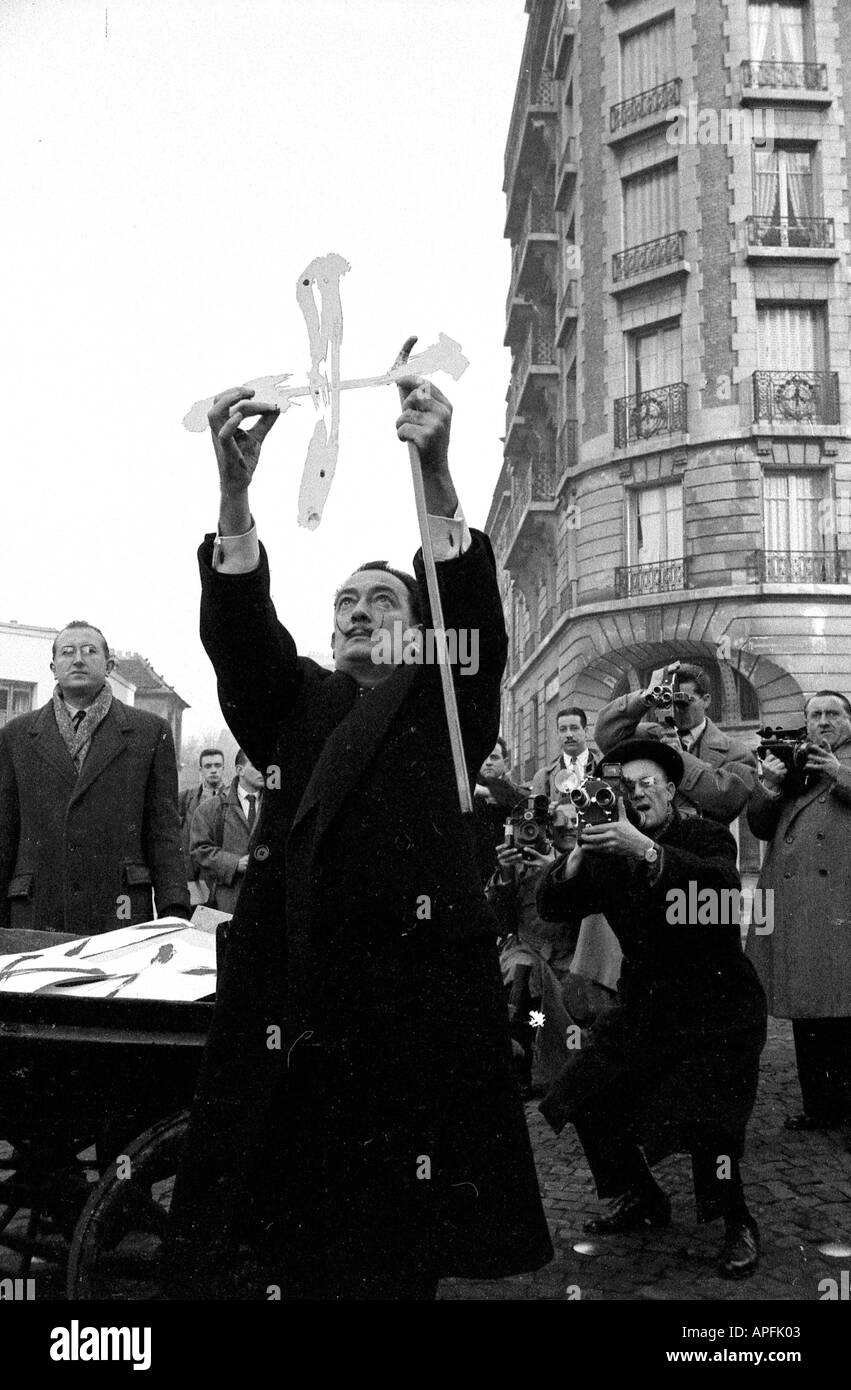 Salvador Dali face à la presse 1956 Banque D'Images