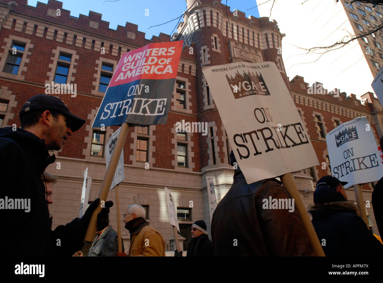 Les membres de la Writers Guild of America East piquet hors siège de l'ABC dans l'Upper West Side de New York Banque D'Images