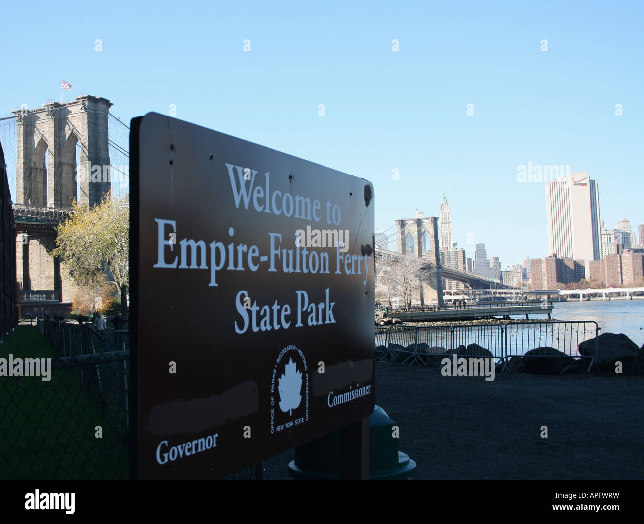 Pont de Brooklyn et le signe de Empire-Fulton Ferry State Park brooklyn New York Novembre 2007 Banque D'Images