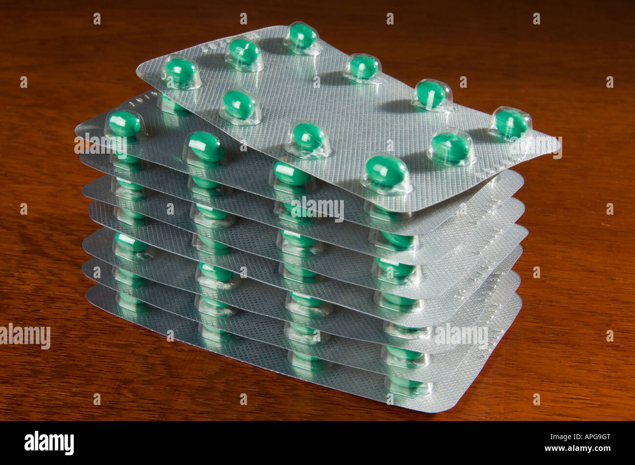 Medical vert Comprimés emballés en aluminium Banque D'Images
