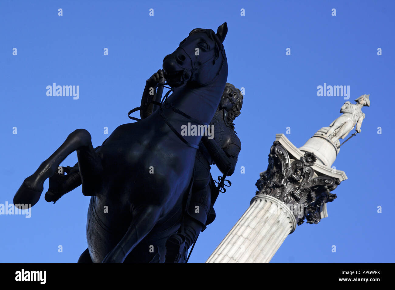 Statue équestre de Charles I et de la Colonne Nelson- Trafalgar Square 2 Banque D'Images