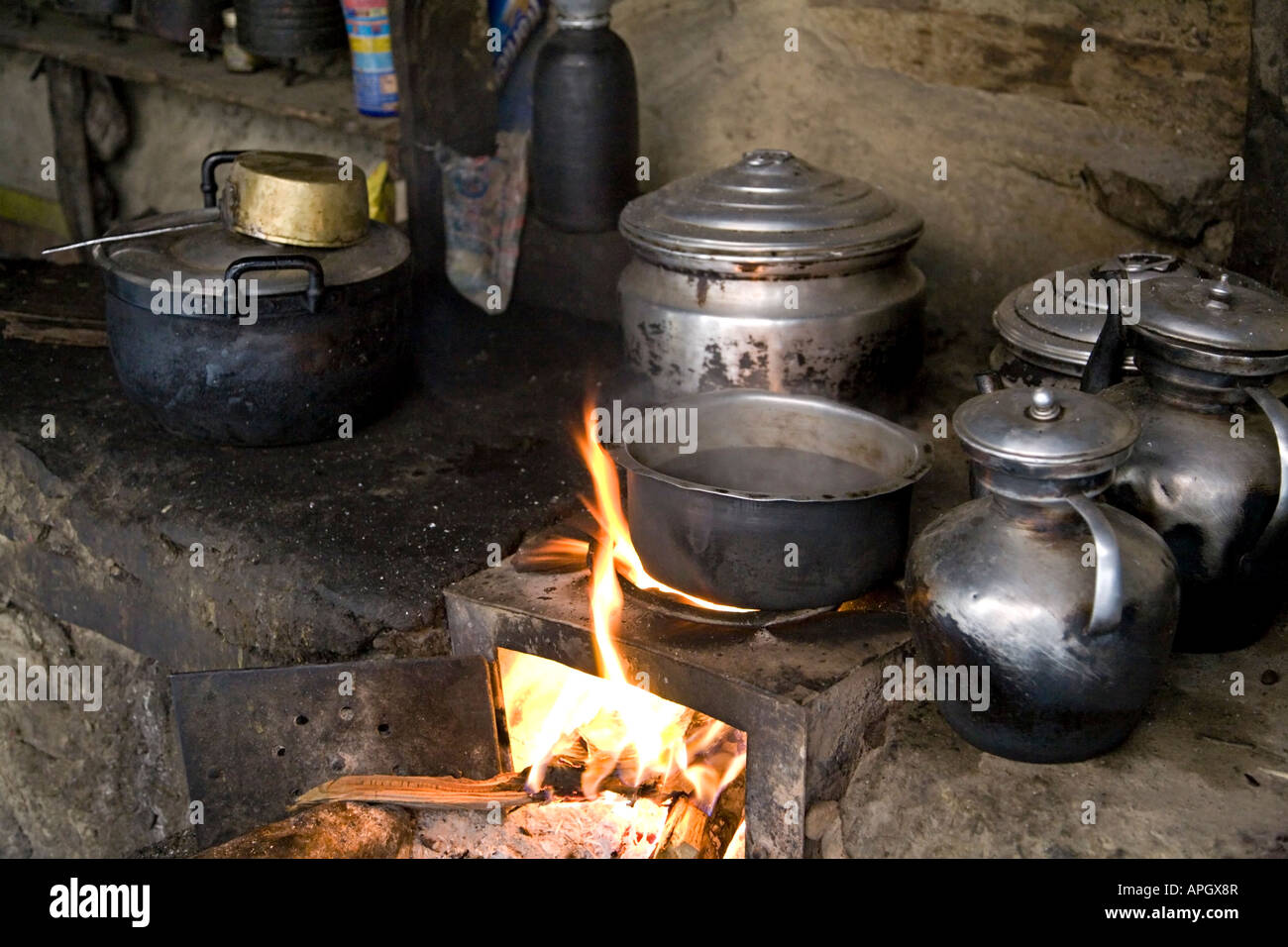 Feu de cuisine. Karki monastère. Manang village. Circuit de l'Annapurna trek. Le Népal Banque D'Images