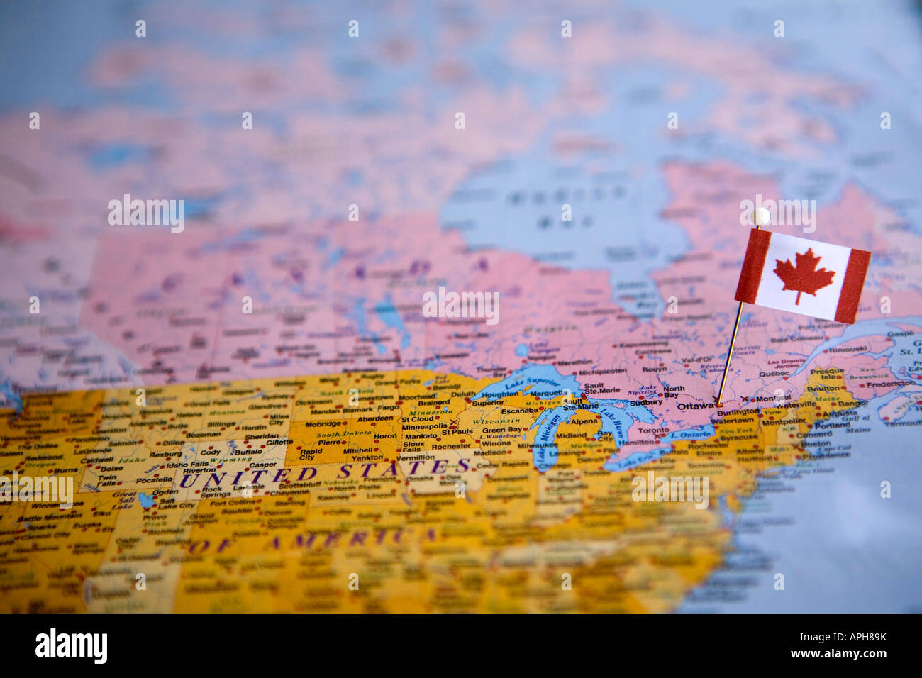 L Axe Du Drapeau Place Sur La Carte Du Monde Dans La Capitale Du Canada Ottawa Photo Stock Alamy L Axe Du Drapeau Place Sur La Carte Du Monde Dans La Capitale Du Canada Ottawa Photo Stock Alamy
