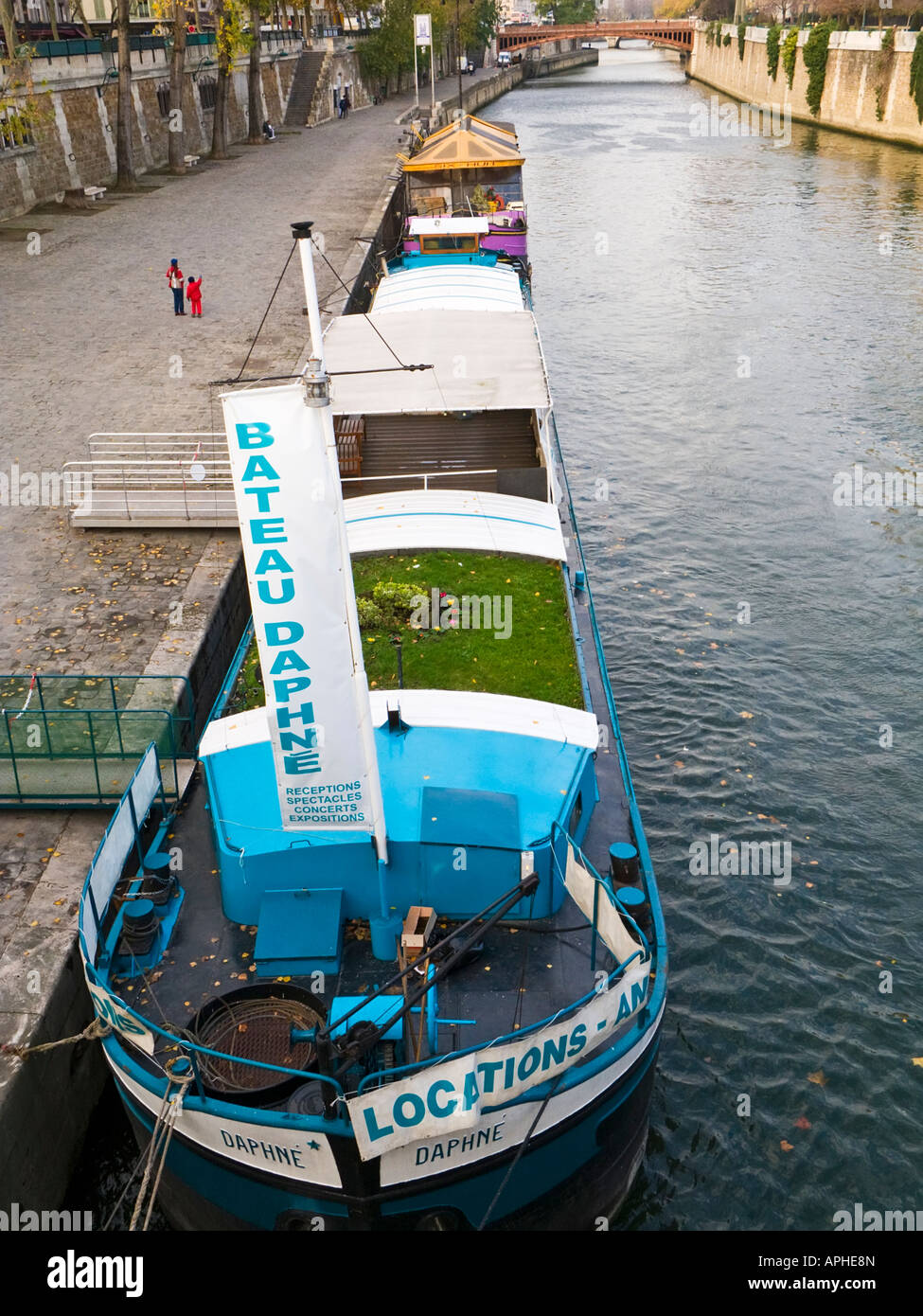 'Bateau' Daphné un restaurant flottant bateau amarré le long de la Seine près de 'Notre Dame de Paris France Europe Banque D'Images
