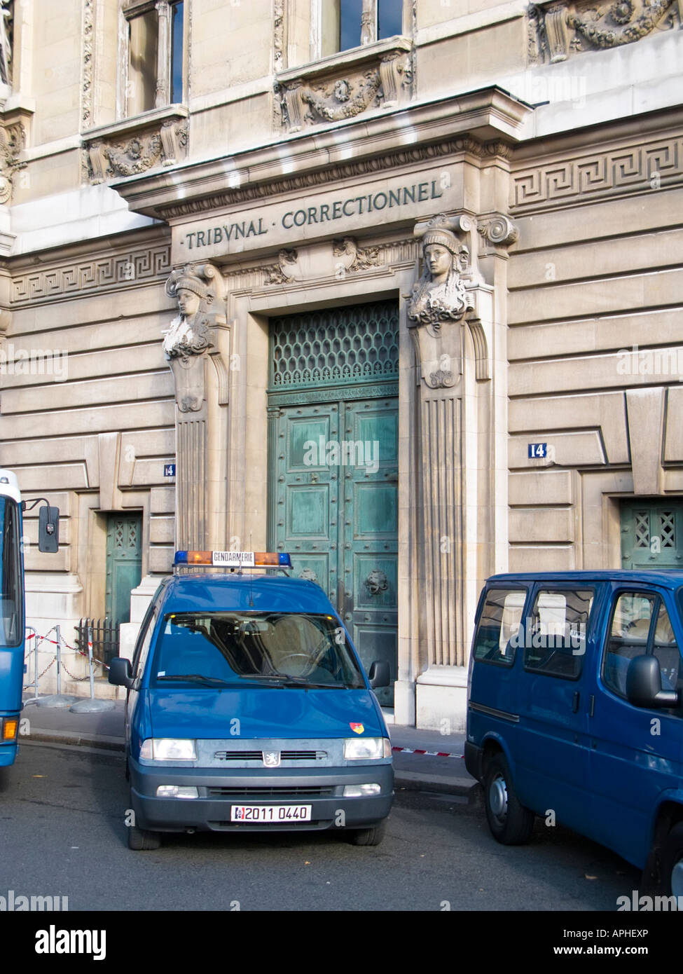 Tribunal correctionnel de la Seine avec voiture de police en dehors de 'Ile de la Cite' Paris France Europe Banque D'Images