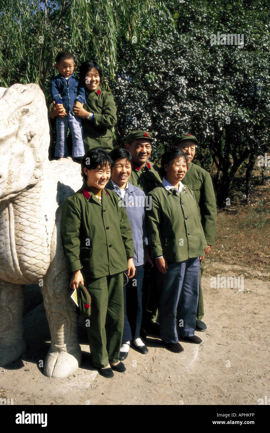 Mao-adapté au groupe familial les Tombeaux des Ming, près de Beijing, en 1979. Banque D'Images