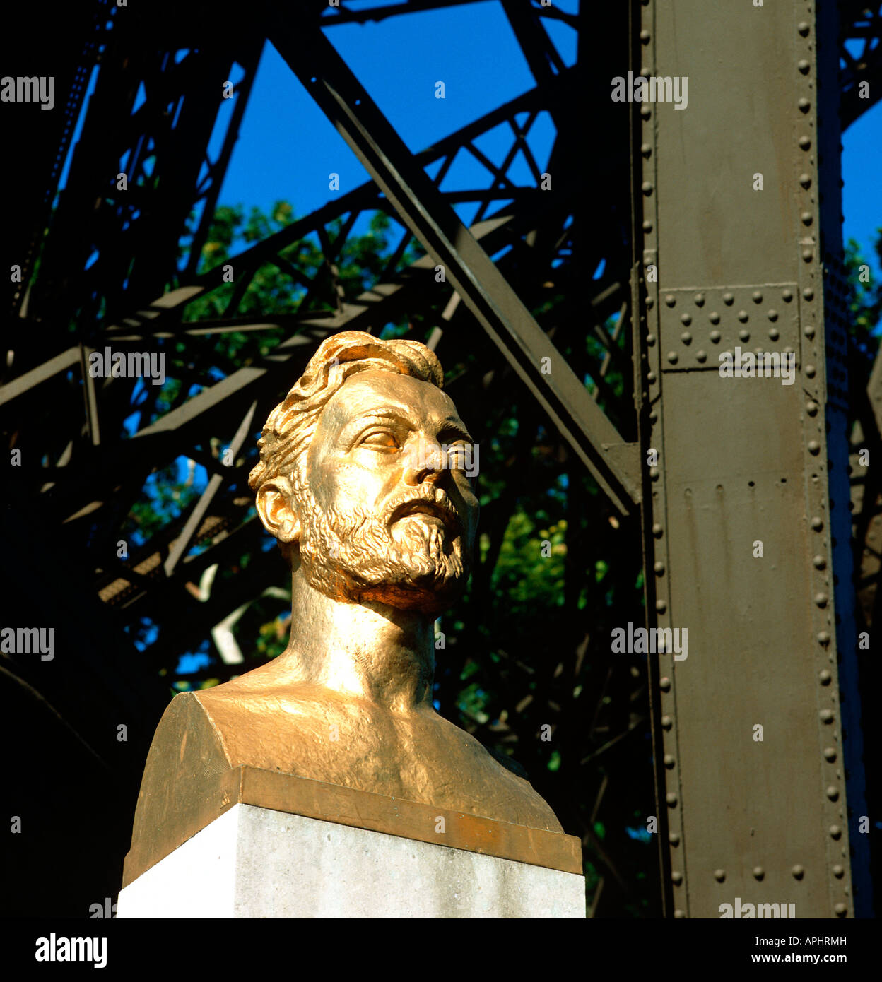 EU FR France Ile de France Paris 7 ème arrondissement le monument à Gustave Eiffel à la base de la moyenne de la Tour Eiffel Banque D'Images EU FR France Ile de France Paris 7 ème arrondissement le monument à Gustave Eiffel à la base de la moyenne de la Tour Eiffel Banque D'Images