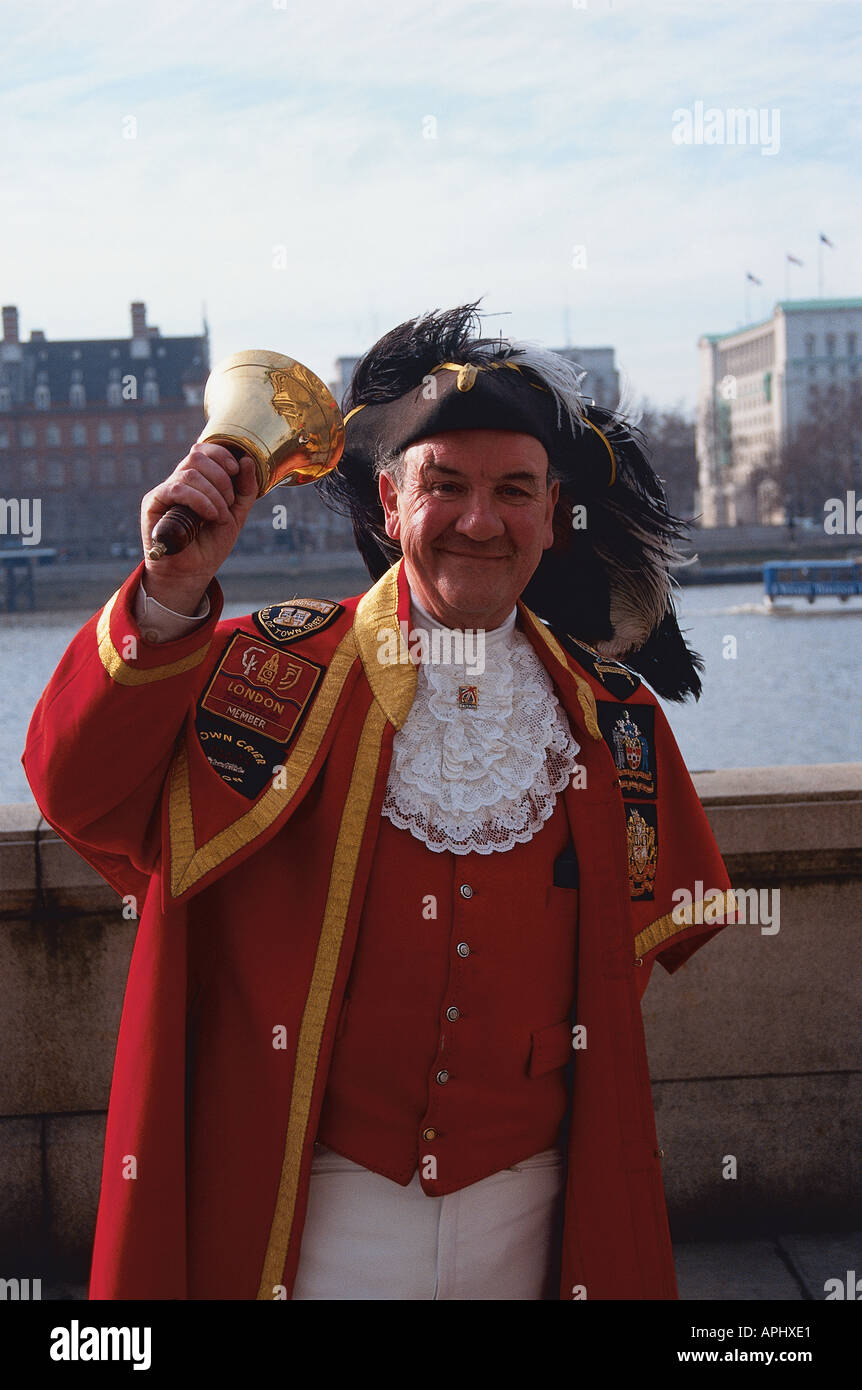 Un crieur public sur le quai sur la rive nord de la Tamise Londres Angleterre Banque D'Images