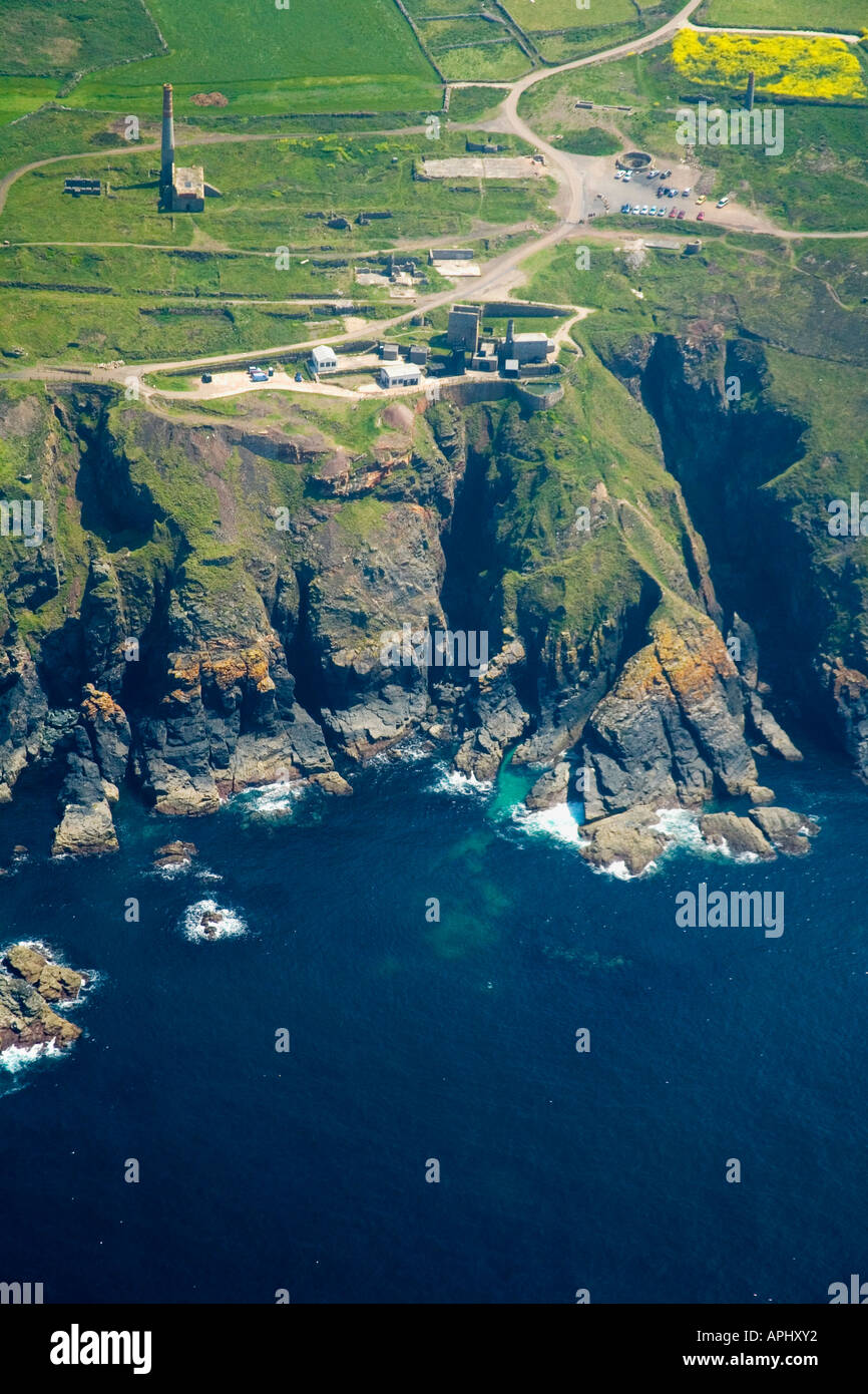 Moteur faisceau levant vue aérienne de la côte ouest des Cornouailles Cornwall Penwith England UK Royaume-Uni GB Grande Bretagne Banque D'Images