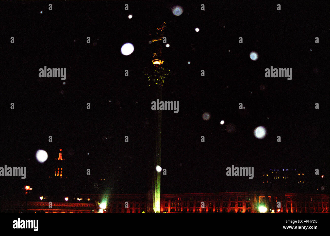 Révolution Orange Maydan Nezaleznosty Iouchtchenko Ukraine Ukraine Kiev Kiev 2004 Ianoukovitch Timochenko sculpture de la démocratie Banque D'Images