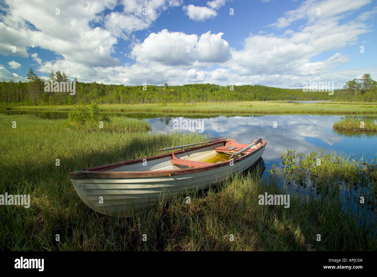 Bateau sur le lac Bredsjon près de Torsby dans le comté de Värmland Suède Banque D'Images