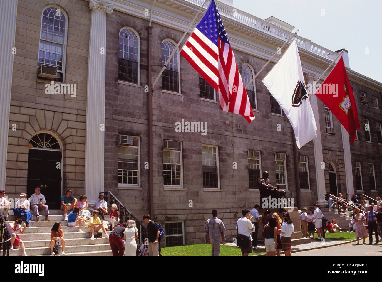 Campus de l'Université Harvard, Cambridge Massachusetts Harvard Yard University Hall. La foule de la réunion de l'école Ivy League. ÉTATS-UNIS Banque D'Images