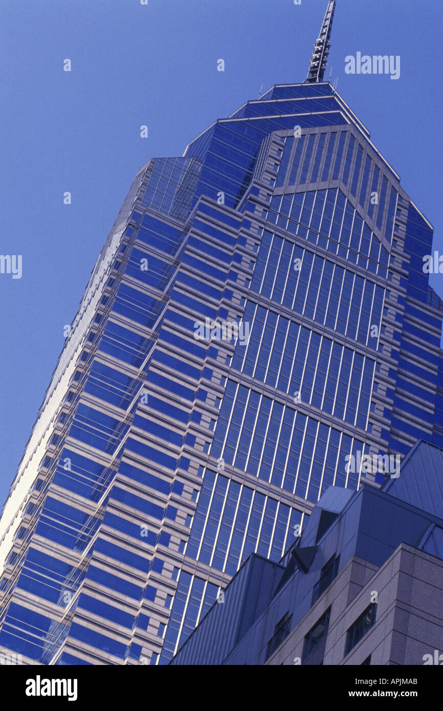 Philadelphie One Liberty place bâtiment moderne en verre qui fonctionne comme espace de bureau, magasins et restaurants avec chambres d'hôtel USA Banque D'Images