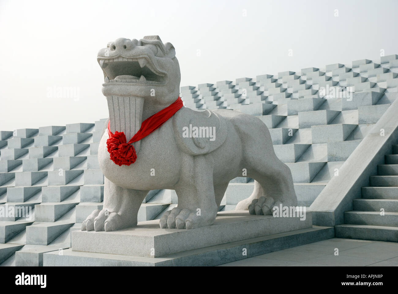 L'une des deux paires de la bête et Pixiu Kylin animale de statues dans la zone panoramique du Fleuve Jaune dans la province du Henan Zhengzhou Chine Asie Banque D'Images