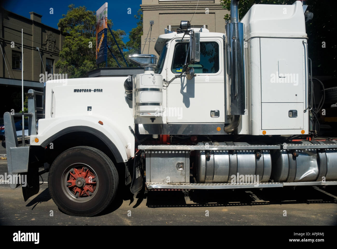 Gros Camion Américain Western Star Avec Cabine Rose. Image stock - Image du  commercial, fret: 213081775