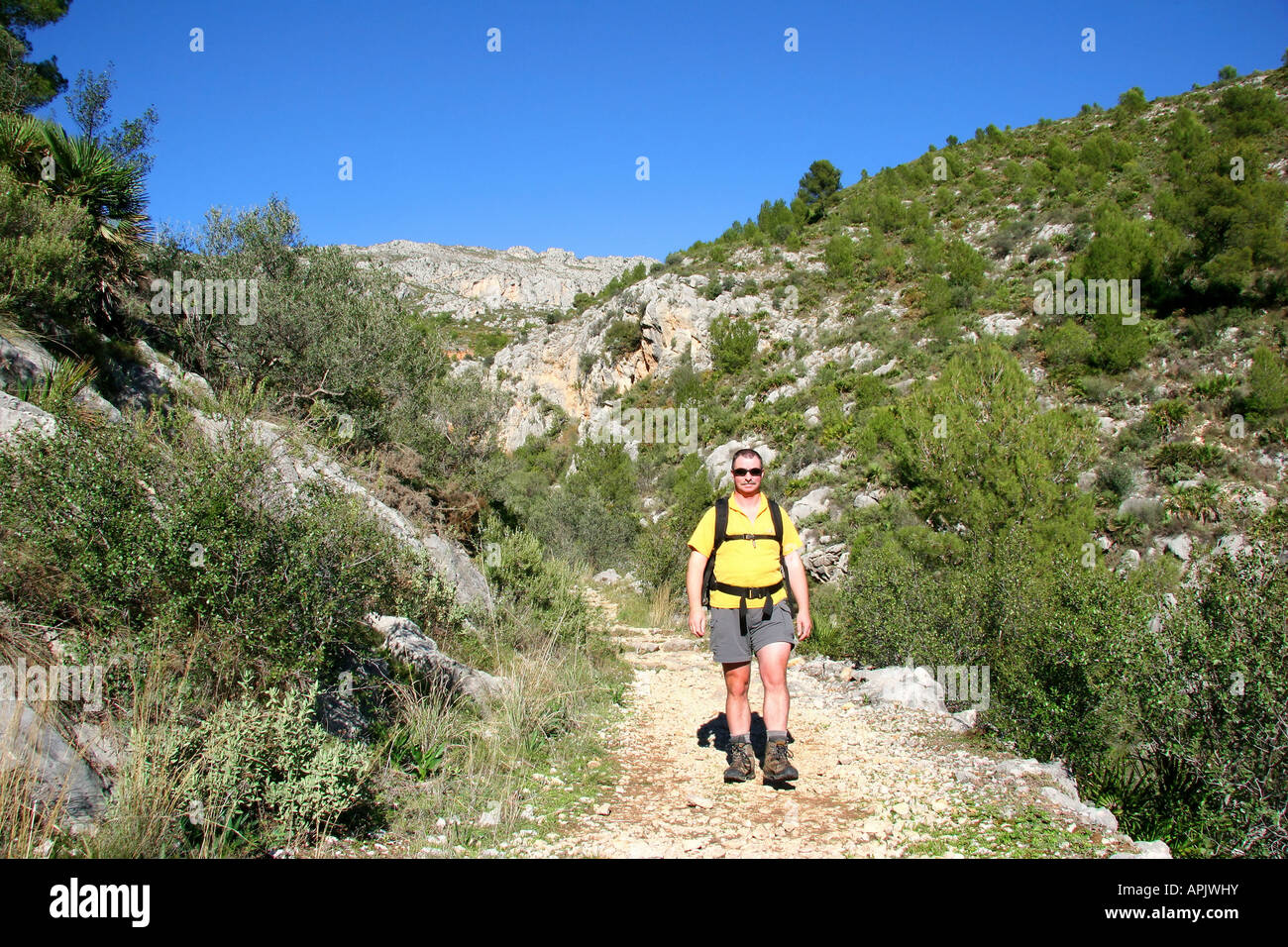 En ordre décroissant randonneur sur un sentier mozarabe en Espagne Banque D'Images