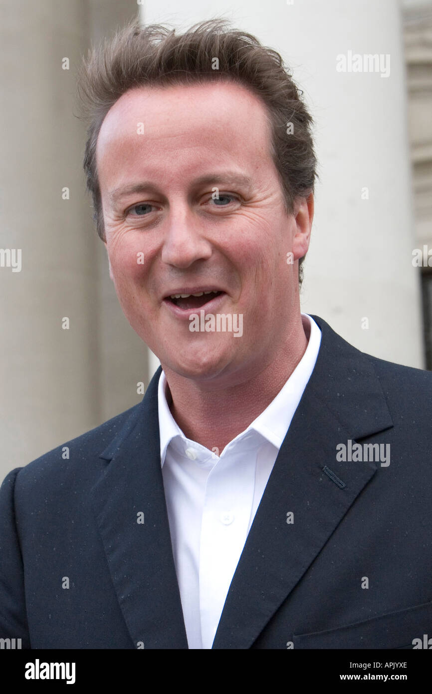 Le chef du parti conservateur britannique David Cameron Rt Hon MP parlant en Leeds West Yorkshire Banque D'Images