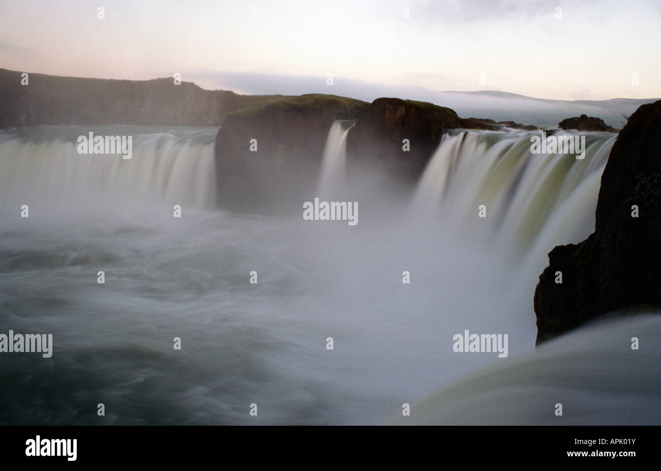 Cascade Goðafoss entre Akureyri Myvatan en Islande Banque D'Images